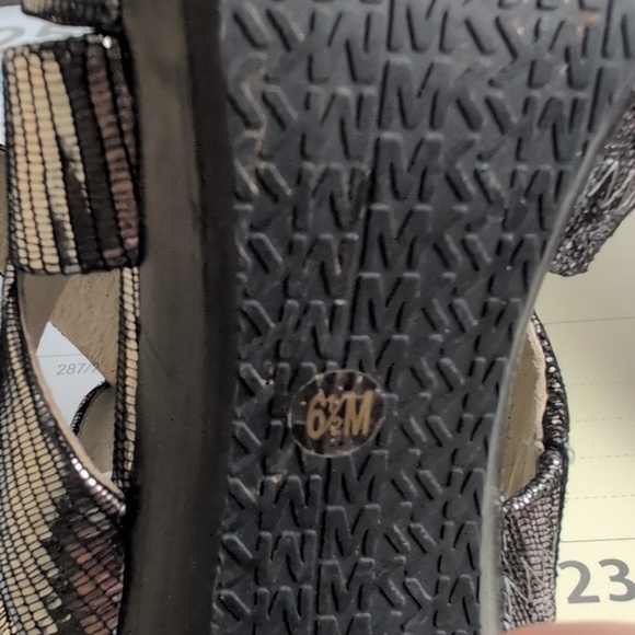 MICHAEL KORS SILVER HEELS SIZE 6 1/2 - Picture 5 of 5